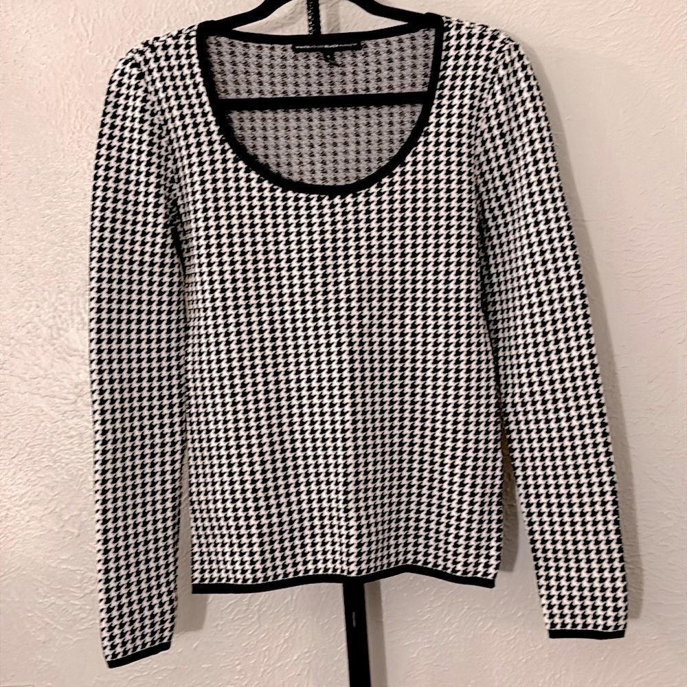 White House Black Market Black and White Fitted Blouse